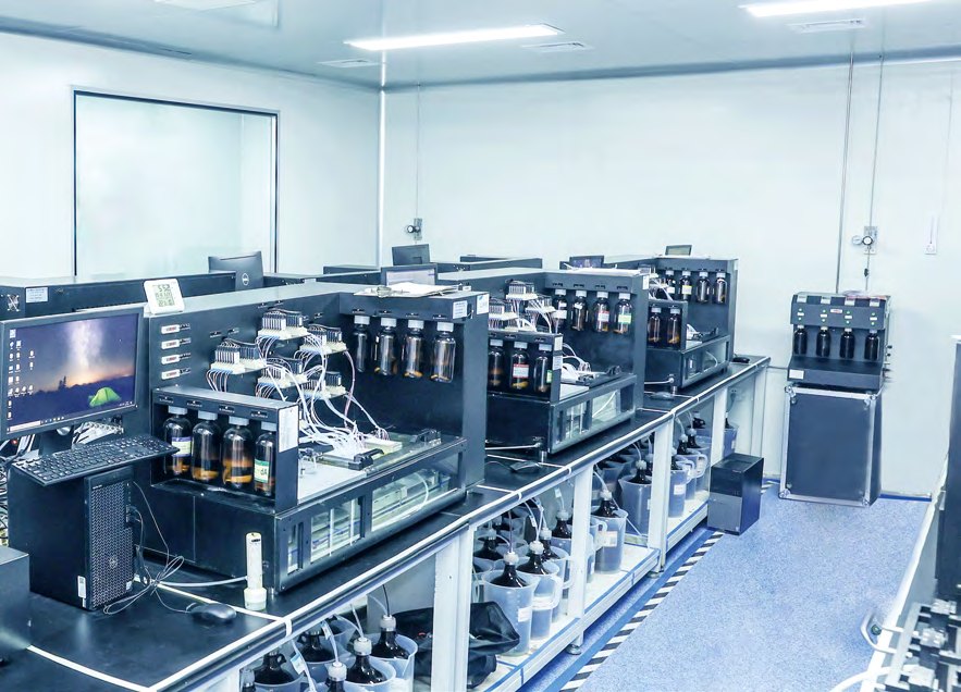 Automated DNA synthesis laboratory (photo)
